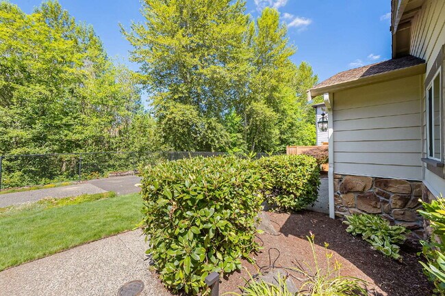 Building Photo - This is a beautiful property in the Savana...