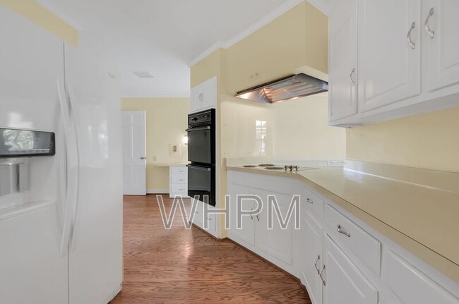 Building Photo - 1000 Chancery Ln