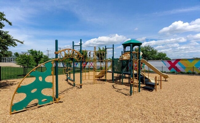 Building Photo - 5610 45th Ave