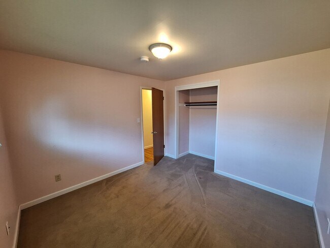 Building Photo - 5867 Madrona Dr