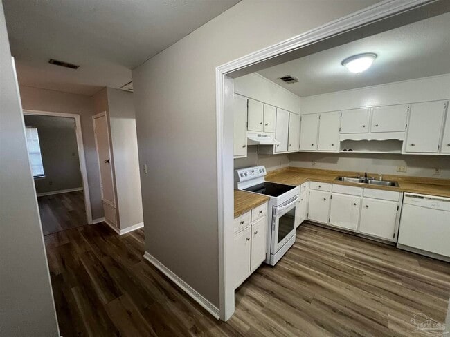 Building Photo - 1350 Fairchild St