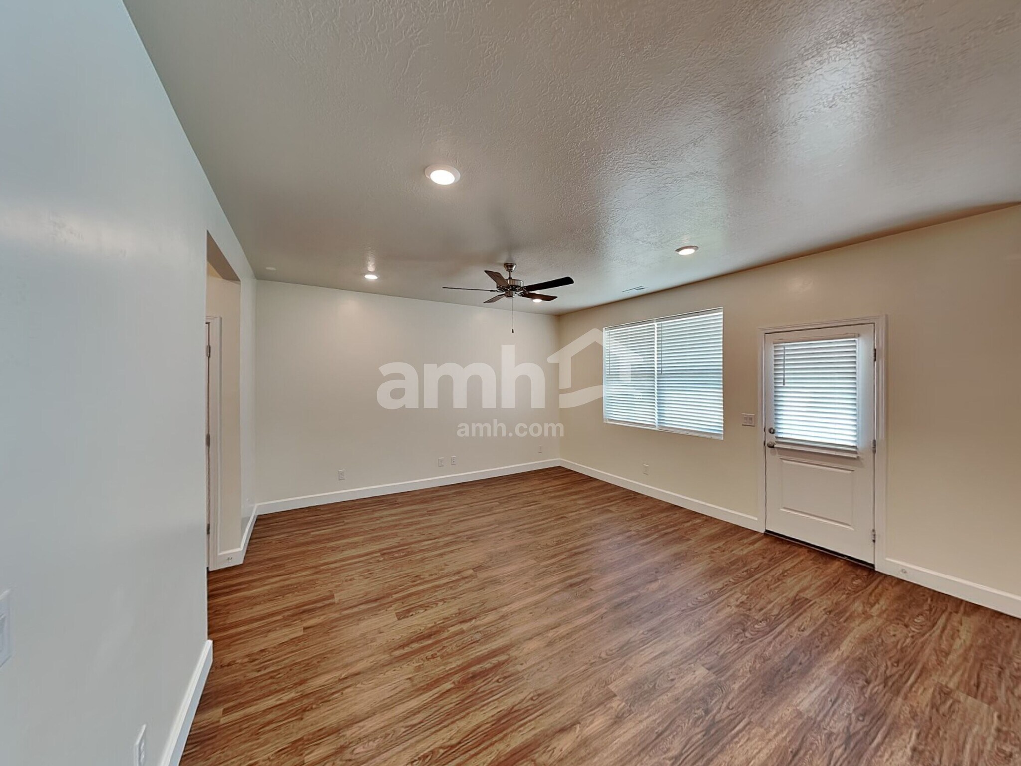 Building Photo - 1176 Wagon Way