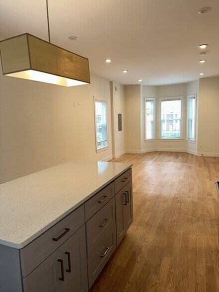 Primary Photo - 61 Springfield St