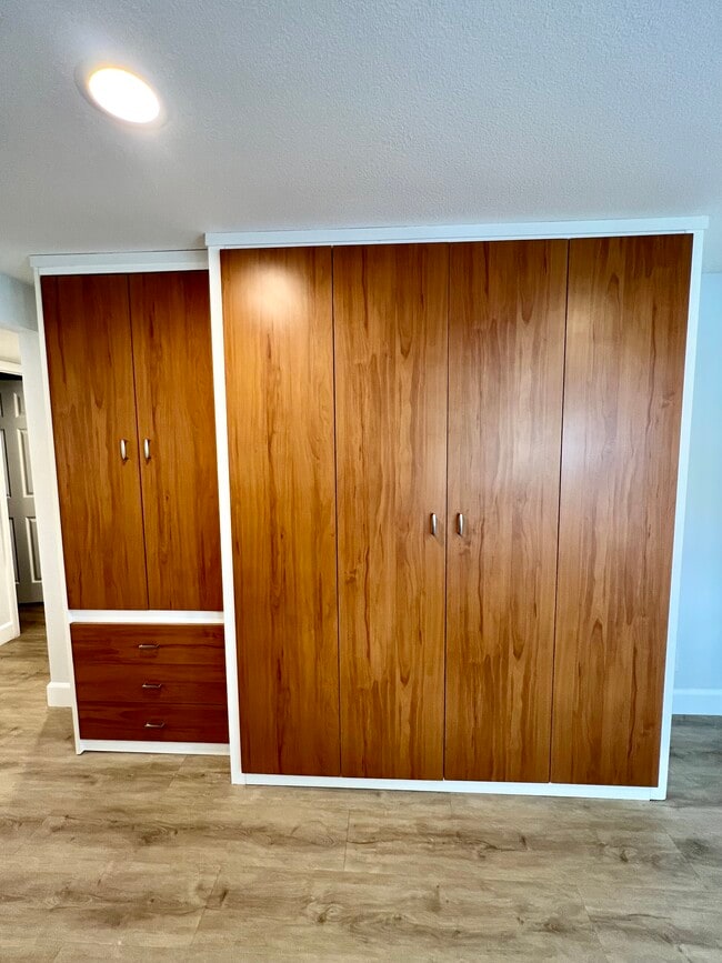 Building Photo - 15922 Avenida Villaha
