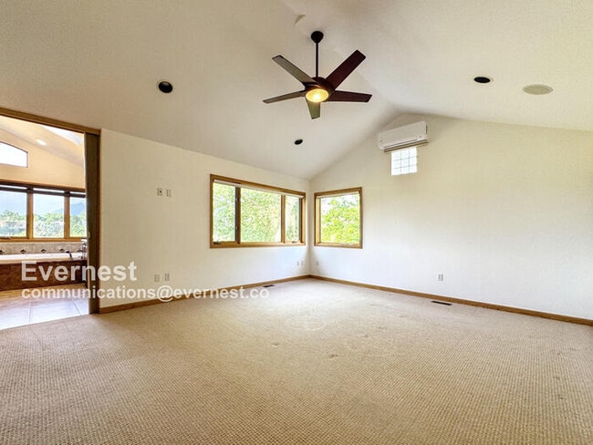 Building Photo - 990 Utica Cir