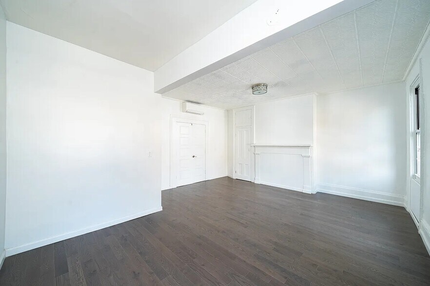 bedroom 1 - 366 Metropolitan Ave