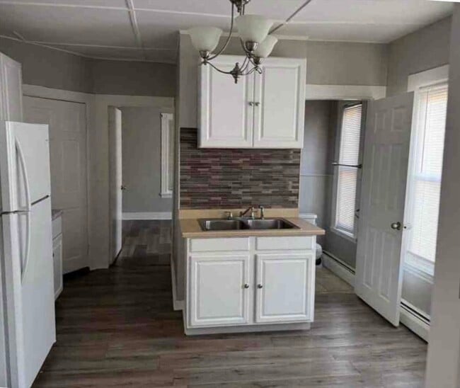 Building Photo - 131 5th St