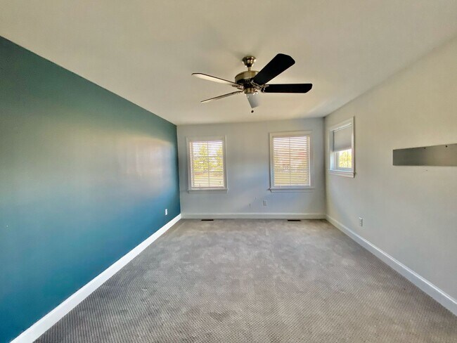Building Photo - SIENA Place/PACKER PARK CORNER 4 Bedroom/2...
