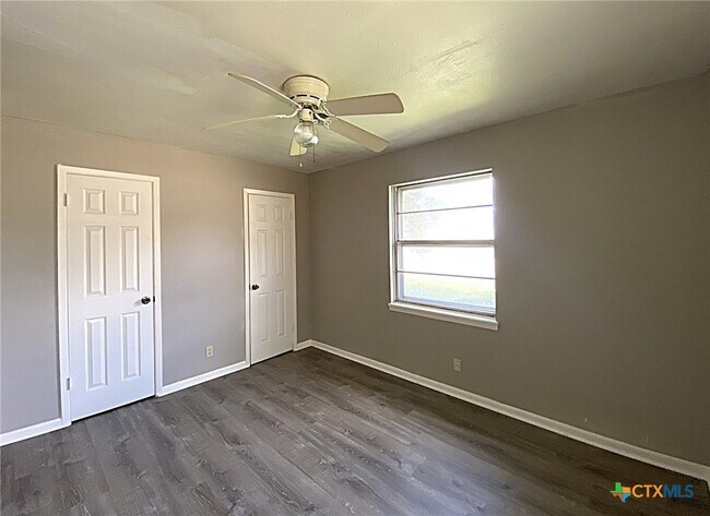 Building Photo - 2306 Poage Ave