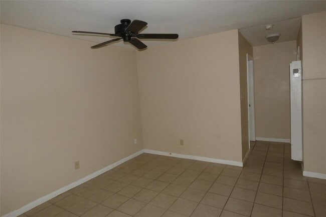 Building Photo - 910 Nelson St