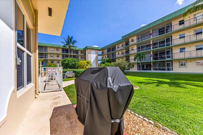 Building Photo - 804 SE 7th St