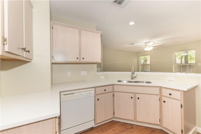 Building Photo - 9710 Sugar Hill Dr