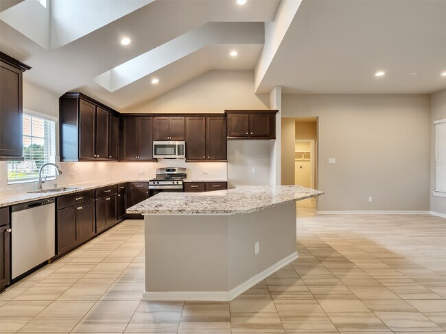 Building Photo - 8510 Amber Bend Dr