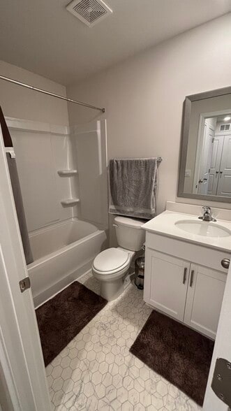 Building Photo - 325 Chapelwood Way