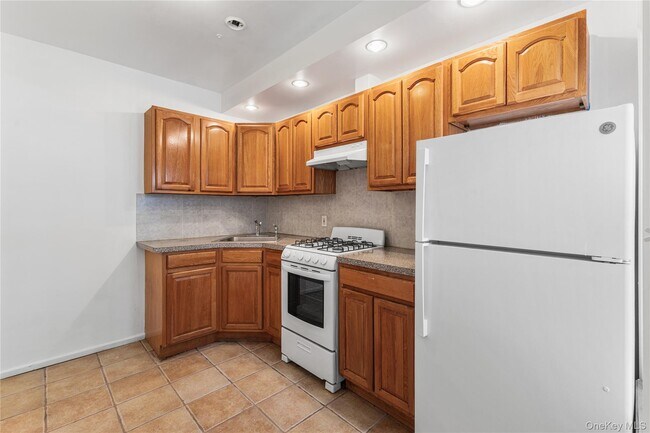 Building Photo - 161-26 84th Rd