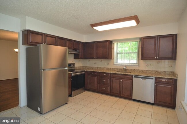 Building Photo - 4004 Adelaide Dr