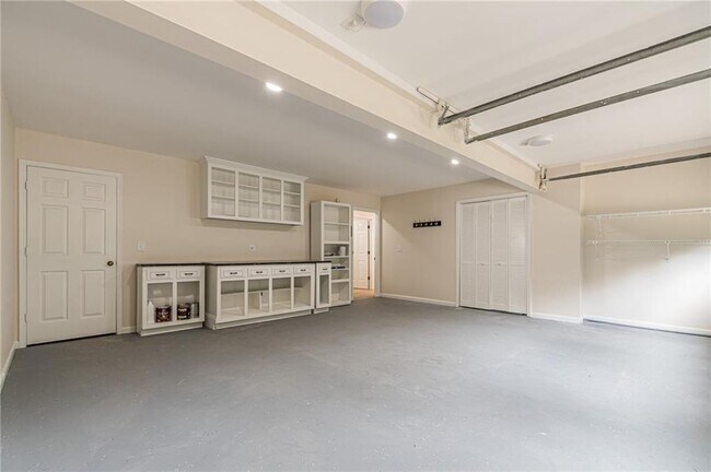 Building Photo - 2911 Bentwood Dr