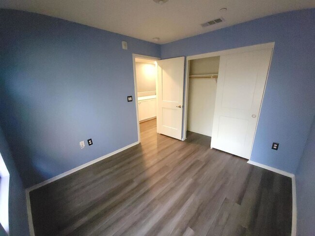 Building Photo - 10244 Artesia Blvd