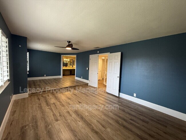 Building Photo - 3209 Serra Way