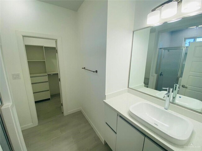 Building Photo - 1621 W Smt Dr