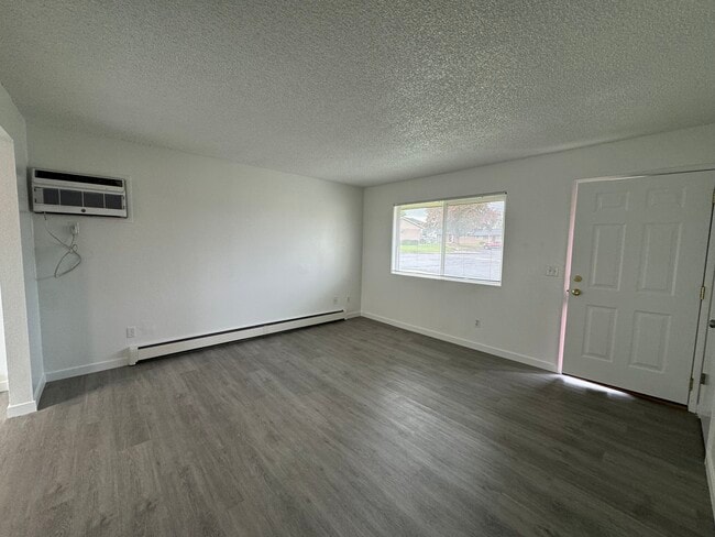 Building Photo - Highland Apartments