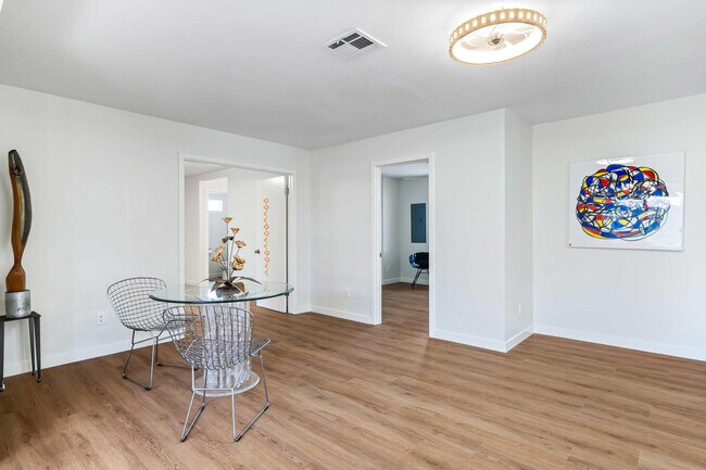 Building Photo - 117 Aliso Dr