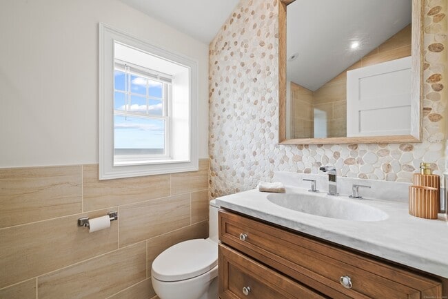 Building Photo - 18 Bel Aire Manor