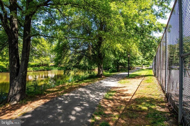 Building Photo - 7753 Inversham Dr