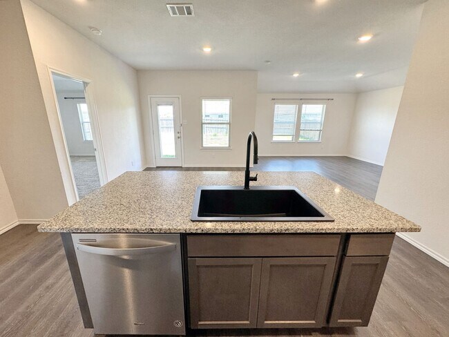 Building Photo - 3/2 in Magnolia Master Planned Community!