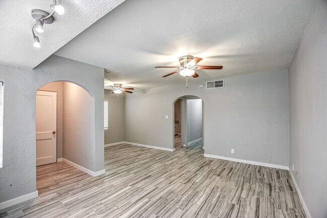 Building Photo - Vintage Ranch Home