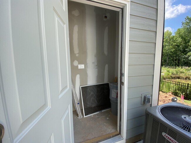 Building Photo - 339 Old Grove Ln