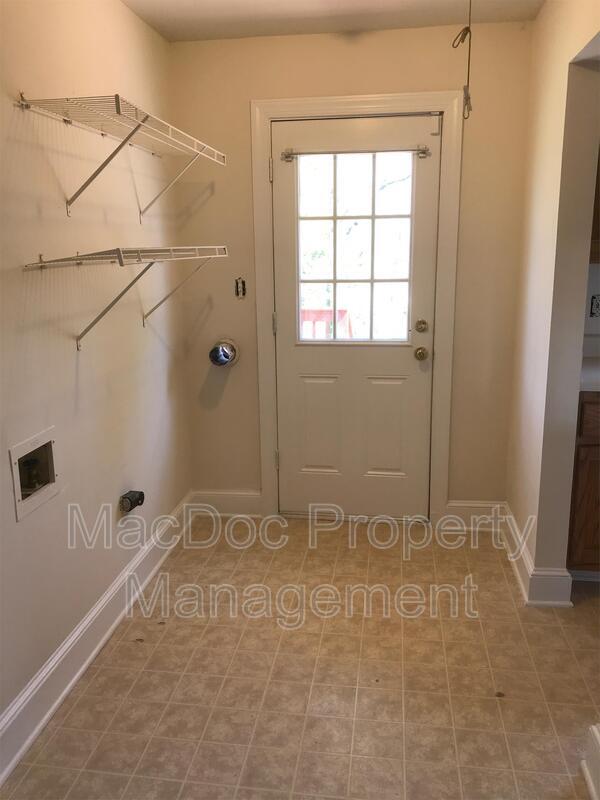 Building Photo - 217 Hillcrest Dr