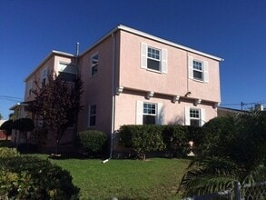 Building Photo - Charming Light-Filled 2BR in North of Adams Ave in University Heights – Available May 10th