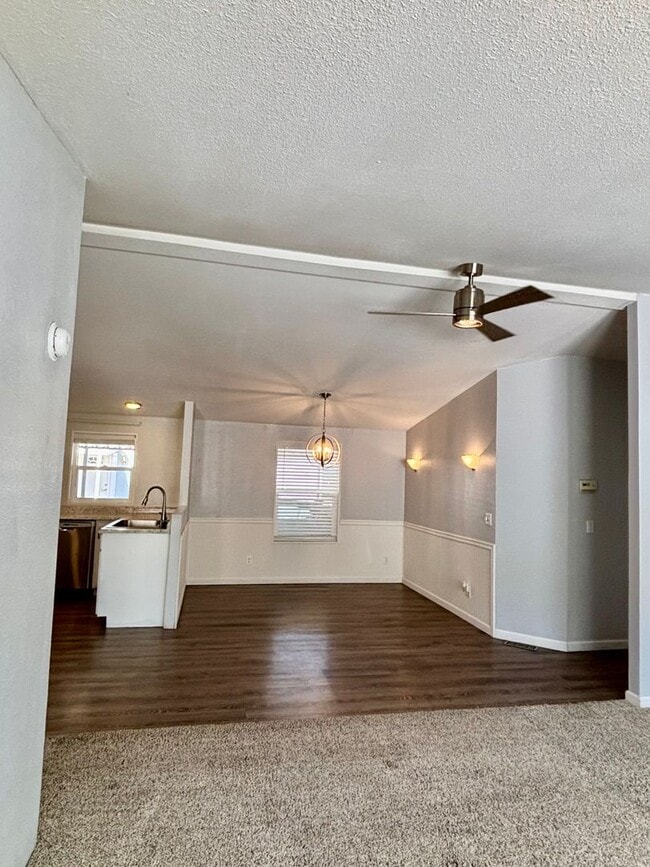 Building Photo - 2212 Lara Ln