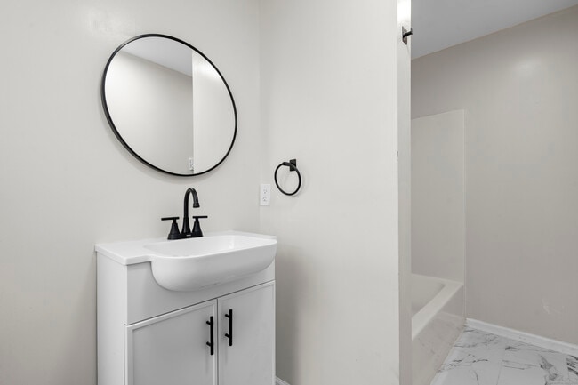 Building Photo - 243 N Main St