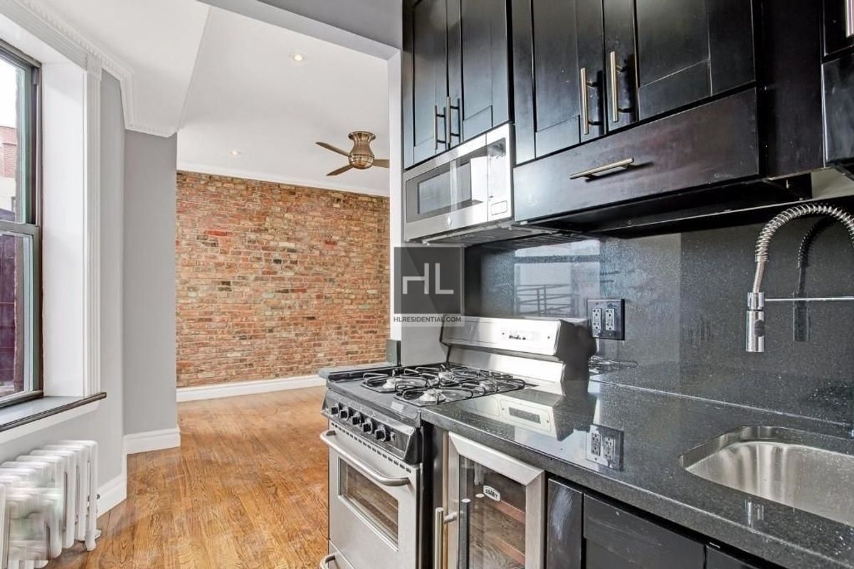 Building Photo - East 13th Street