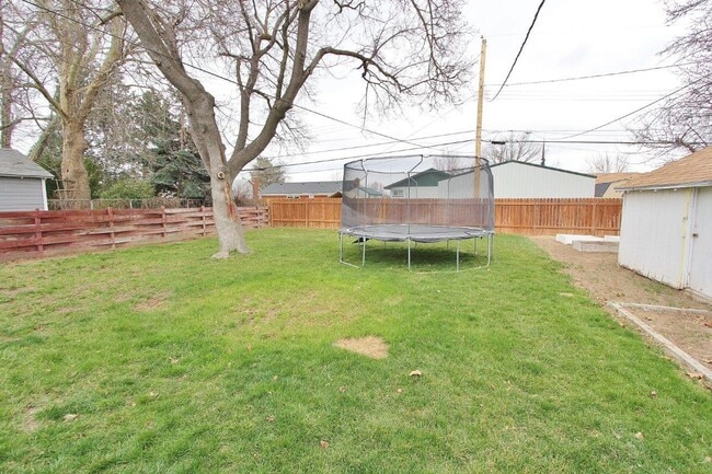 Building Photo - Charming Single-Level Home