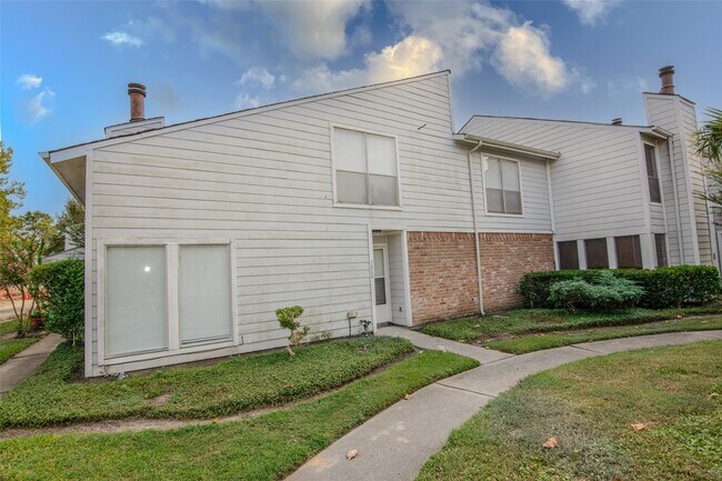 Primary Photo - 7860 Green Lawn Dr