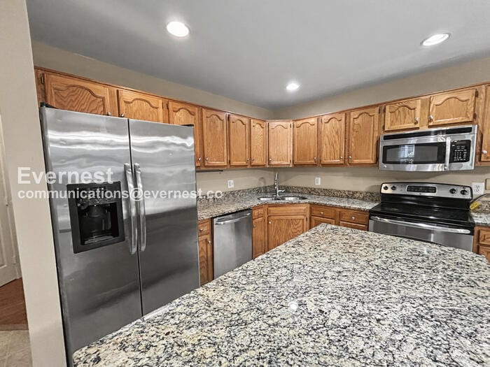 Building Photo - 8 Sarrington Ct