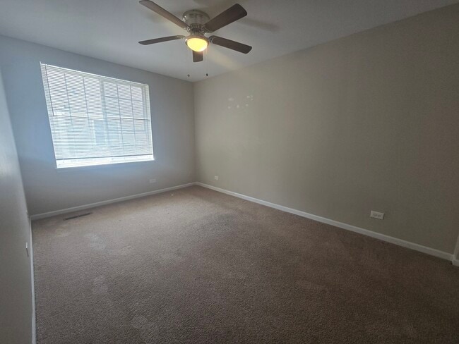 Building Photo - 250 W Whispering Oaks Ln