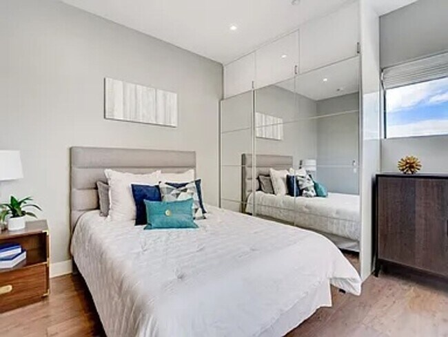 Building Photo - RARE Luxurious 3 Bedroom + Office in Hillcrest / Mission Hills