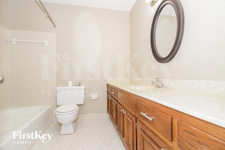 Building Photo - 3333 Summerhill Dr