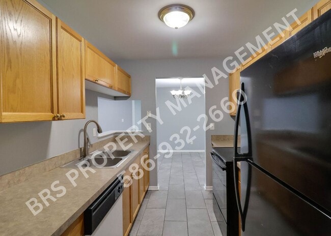 Building Photo - 2 Bedroom 2 Bathroom Condo in Sterling Heights