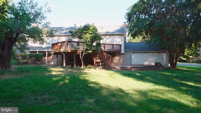 Building Photo - 1636 Great Falls St