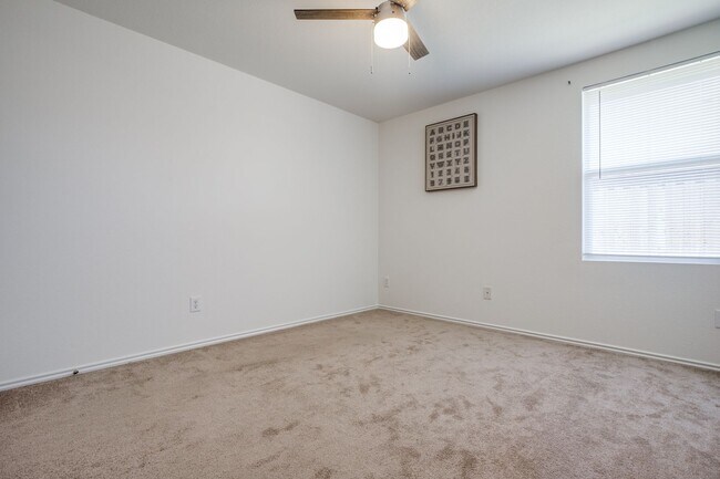 Building Photo - 12685 Drexel St