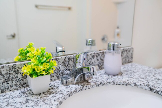 Building Photo - 915 N 4th St