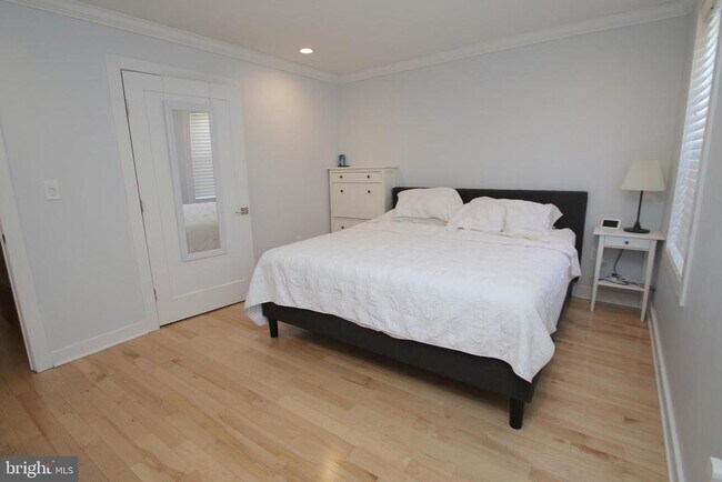 Building Photo - 703 S 17th St