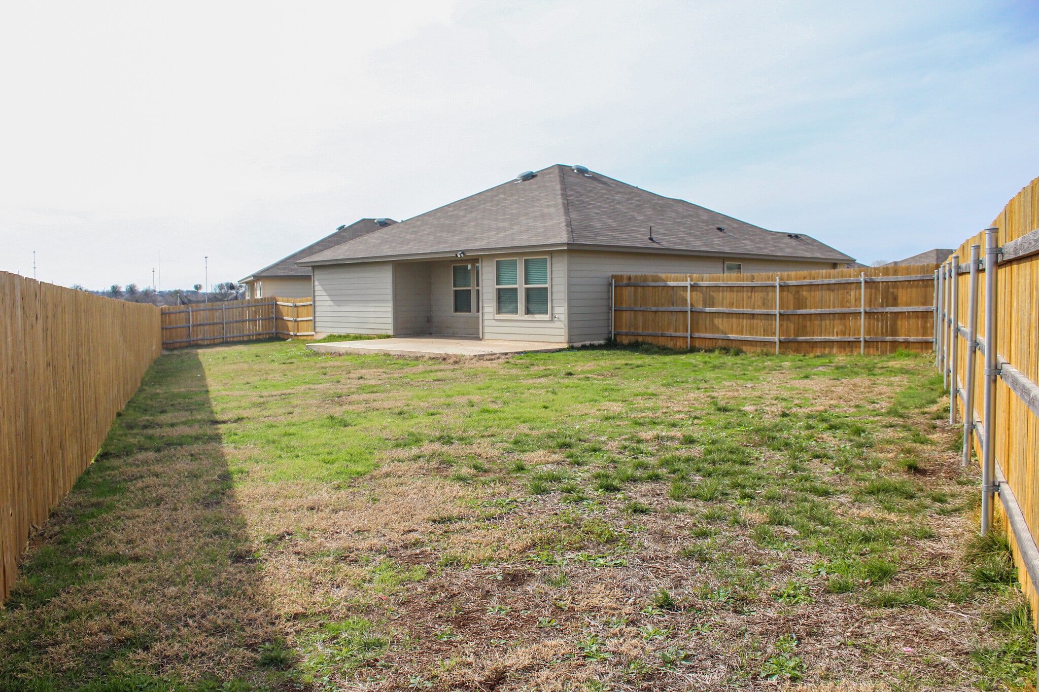 Building Photo - 1013 Velvet Ct