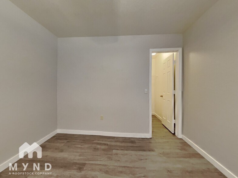 Building Photo - 634 N Quartz St