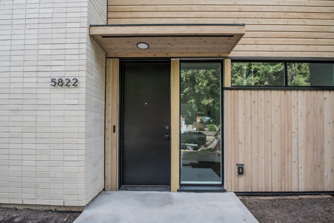 Building Photo - Atkinson Commons- Unit 1